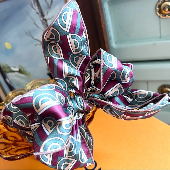 New! The “Margo” Art Deco Print Silk Wired Bow Stunning Structure Headba… - Picture 4 of 5